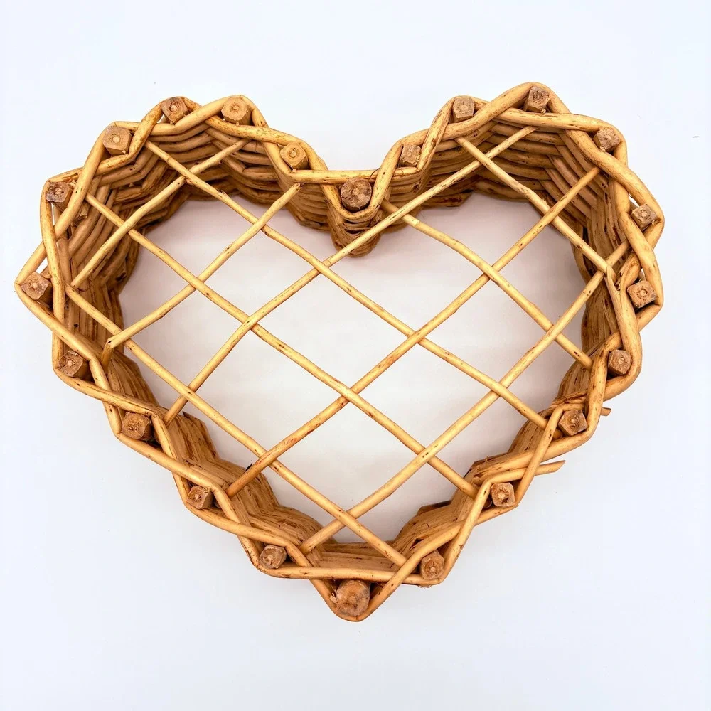 Set of 2 90s Heart Shaped Woven Nesting Baskets Farmhouse Wood Rustic Decor